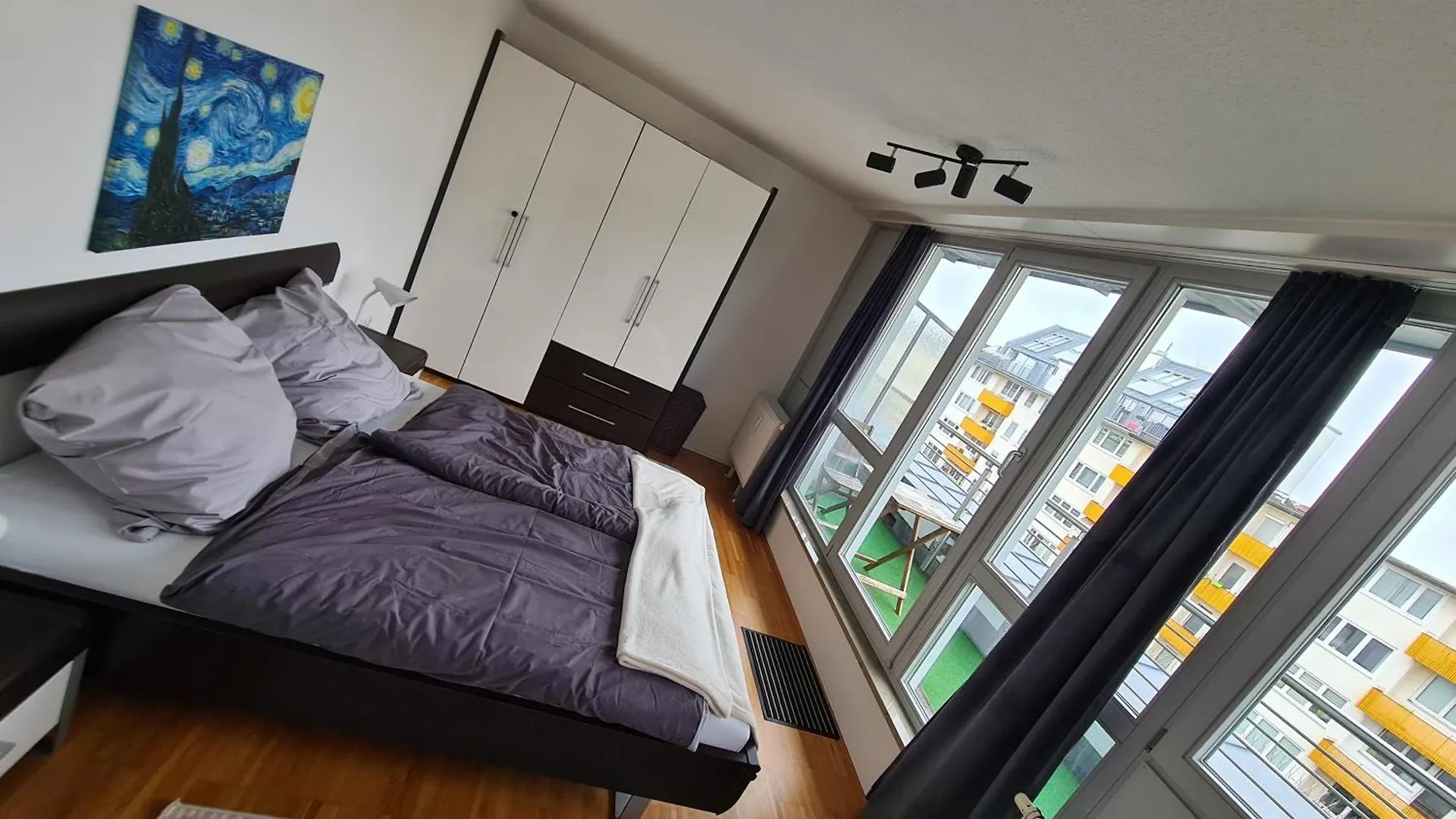 Ridler Theresienwiese, Parking & Rooftop Terraces 2 Room Munich Apartment