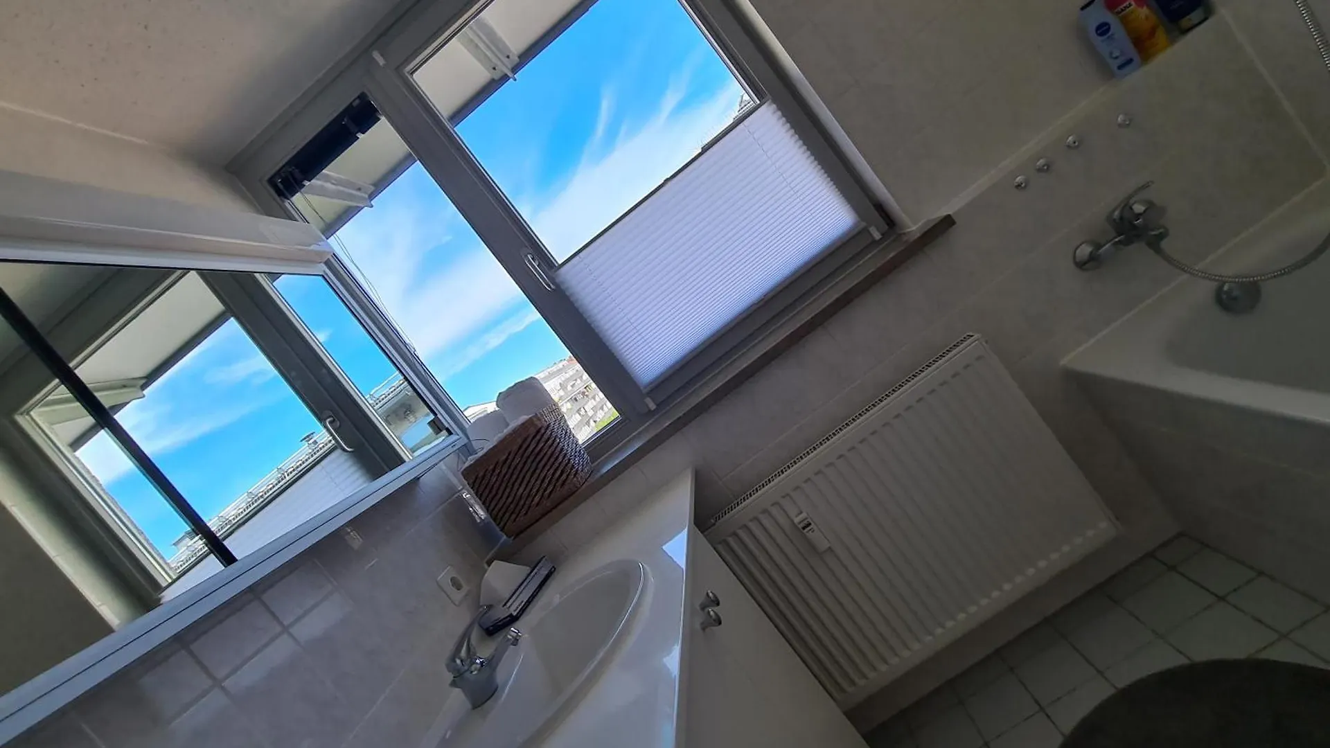 Ridler Theresienwiese, Parking & Rooftop Terraces 2 Room Munich Apartment